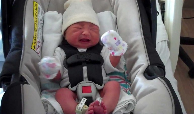 How to Put Newborn in Car Seat for First Time